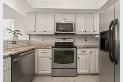 180 April Point Drive S, Conroe, TX 77356 - Photo 4
