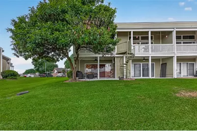 180 April Point Drive S, Conroe, TX 77356 - Photo 2