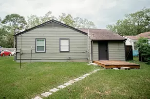 1308 N Rock Island St, Angleton, TX 77515 - Photo 36