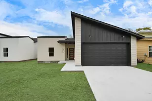 319 E Gulf St, Baytown, TX 77520 - Photo 1