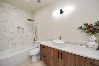 319 E Gulf Street, Baytown, TX 77520 - Photo 34