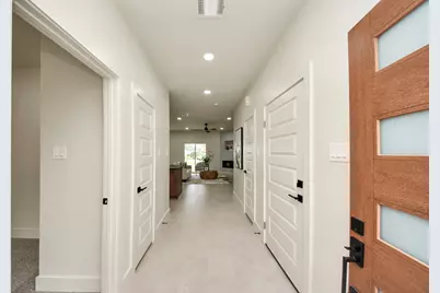 319 E Gulf Street, Baytown, TX 77520 - Photo 4