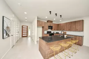 319 E Gulf St, Baytown, TX 77520 - Photo 10