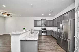 4423 Santorini Ln, Houston, TX 77045 - Photo 2