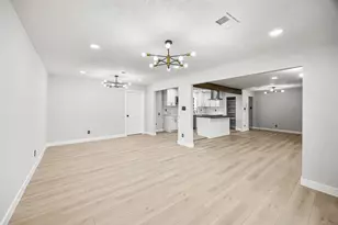 4626 Holly St, Bellaire, TX 77401 - Photo 12