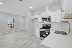 1107 W 2nd St, Freeport, TX 77541 - Photo 12