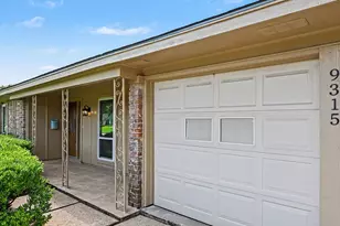 9315 Val Verde St, Houston, TX 77063 - Photo 2