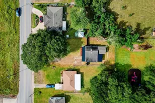 426 N Holland St, Bellville, TX 77418 - Photo 22