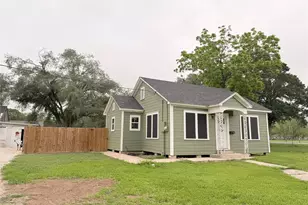 515 E Correll, El Campo, TX 77437 - Photo 2