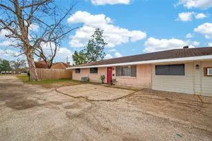 10 Ferguson St, Baytown, TX 77520 - Photo 36