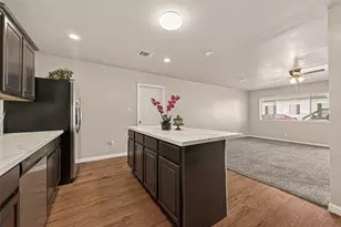 10 Ferguson St, Baytown, TX 77520 - Photo 14