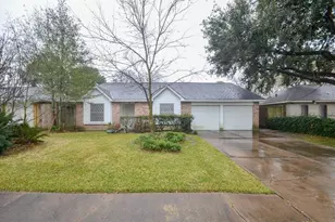 10711 Sharpview Dr, Houston, TX 77072 - Photo 2