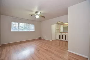 10711 Sharpview Dr, Houston, TX 77072 - Photo 4