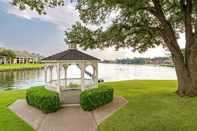 129 Springs Edge Drive, Conroe, TX 77356 - Photo 32