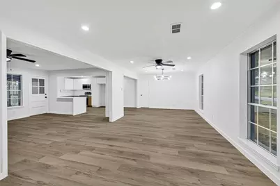 413 Oakhill Drive, Conroe, TX 77304 - Photo 6