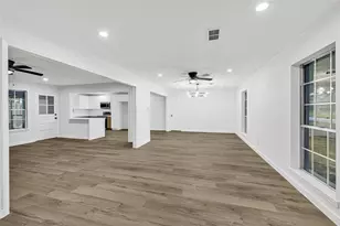 413 Oakhill Dr, Conroe, TX 77304 - Photo 6