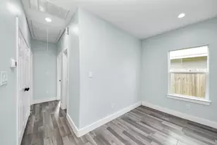 7502 Sandle St, Houston, TX 77088 - Photo 2