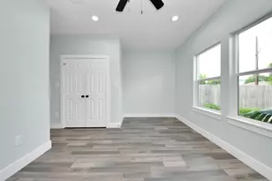 7502 Sandle St, Houston, TX 77088 - Photo 16