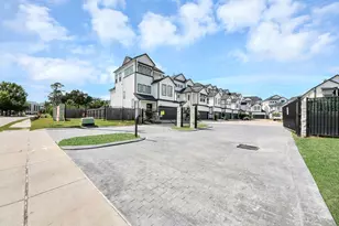8910 Covenant Pl, Houston, TX 77055 - Photo 4