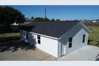 11703 Cherry Point Drive, Mont Belvieu, TX 77535 - Photo 4