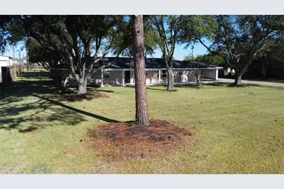 11703 Cherry Point Drive, Mont Belvieu, TX 77535 - Photo 2