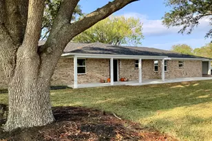 11703 Cherry Point Dr, Mont Belvieu, TX 77535 - Photo 10