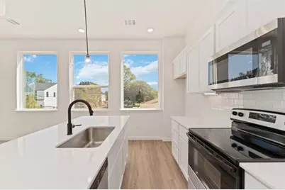 4710 Mallow Street #B, Houston, TX 77033 - Photo 6
