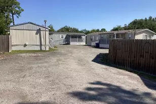 306 W Wallisville Rd, Highlands, TX 77562 - Photo 16