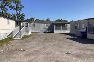 306 W Wallisville Rd, Highlands, TX 77562 - Photo 6