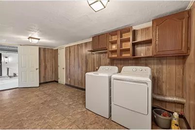 6405 Pinehurst Drive, Houston, TX 77023 - Photo 32