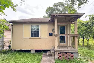 8025 Ave E, Houston, TX 77012 - Photo 1