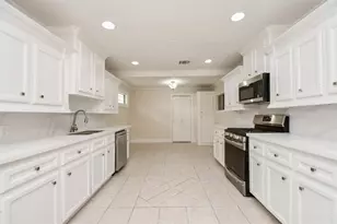 44 Farrell St, Houston, TX 77022 - Photo 12