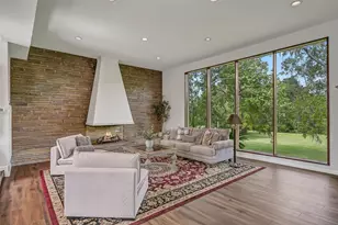 300 Courtlandt Pl, Friendswood, TX 77546 - Photo 8