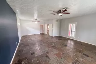 7934 Round Rock Dr, Houston, TX 77049 - Photo 6