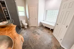 7934 Round Rock Dr, Houston, TX 77049 - Photo 12