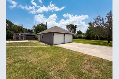 7934 Round Rock Drive, Houston, TX 77049 - Photo 16