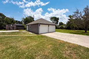7934 Round Rock Dr, Houston, TX 77049 - Photo 16