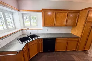 7934 Round Rock Dr, Houston, TX 77049 - Photo 10