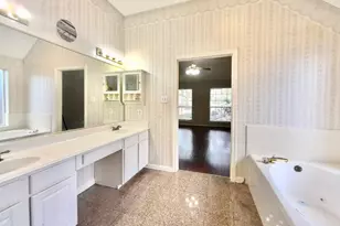 1916 Lakewinds Dr, Missouri City, TX 77459 - Photo 12