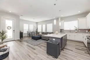 3354 Pinemont Dr, Houston, TX 77018 - Photo 2