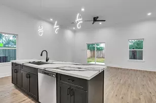 7358 Guadalcanal Rd, Houston, TX 77033 - Photo 12