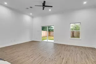 7358 Guadalcanal Rd, Houston, TX 77033 - Photo 18