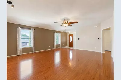 136 Easton Glen Lane, Dickinson, TX 77539 - Photo 2