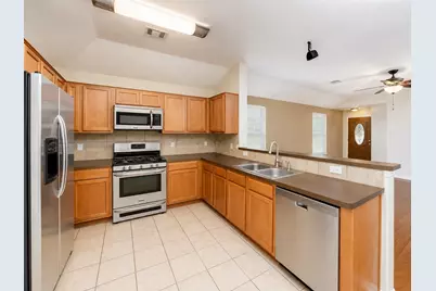 136 Easton Glen Lane, Dickinson, TX 77539 - Photo 4