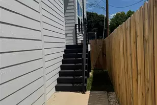 5325 Rue St, Houston, TX 77033 - Photo 2