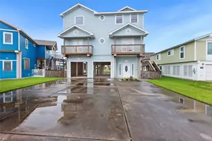 1110 Papeete St, Tiki Island, TX 77554 - Photo 4