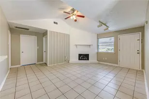 212 Quaker Dr, Friendswood, TX 77546 - Photo 2