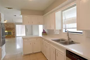 10127 Sagegate Dr, Houston, TX 77089 - Photo 10