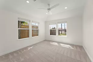 729 Caperton St, Houston, TX 77022 - Photo 14