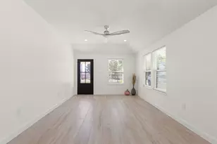 729 Caperton St, Houston, TX 77022 - Photo 8